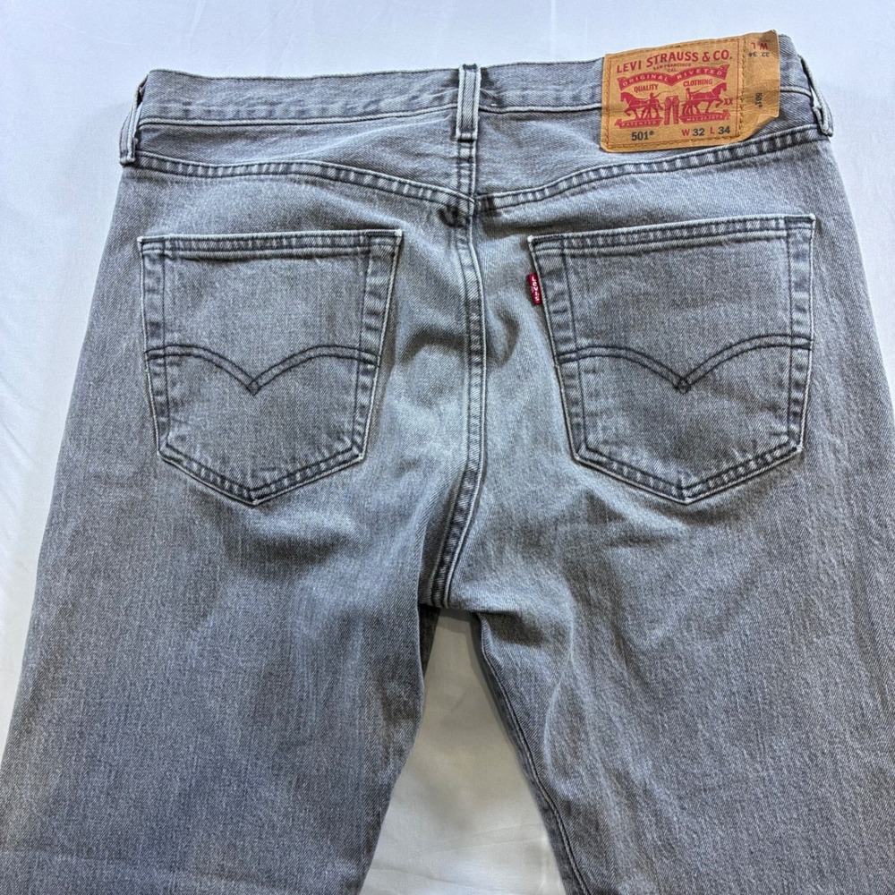 Levis 501 Original Fit Grey Denim Jeans Mens 32x34 Button Fly 00501-2370 - Picture 7 of 8